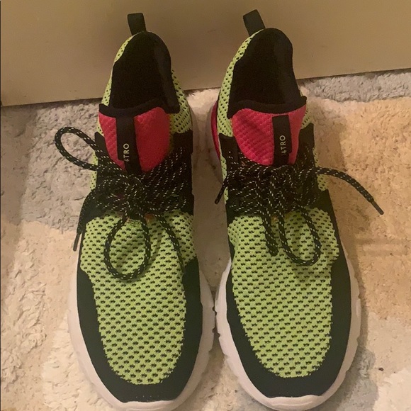 *SOLD* Unisex Cu4tro Bolt Shoes - Picture 2 of 7